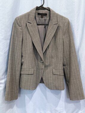 EUC Express Women’s Gray and Silver Pinstripe Suit Blazer Size 8, lined